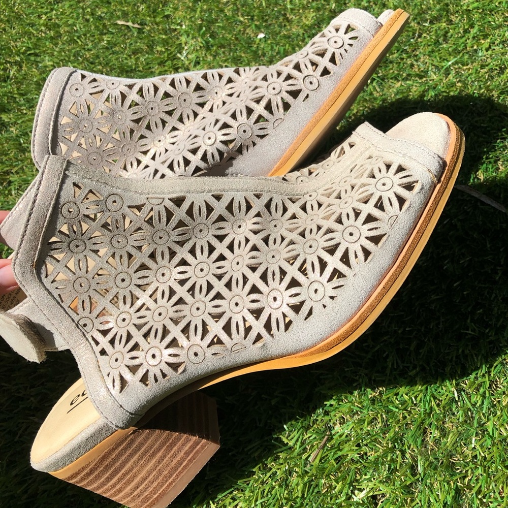 Earth| Silver Shimmer Heel Dress Sandals